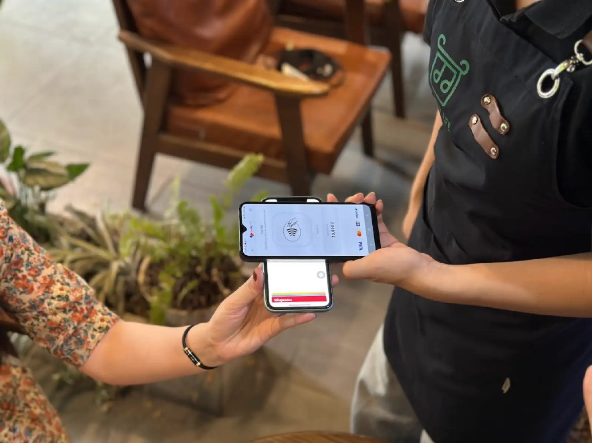 Công nghệ NFC giúp giao dịch nhanh chóng, tiện lợi hơn