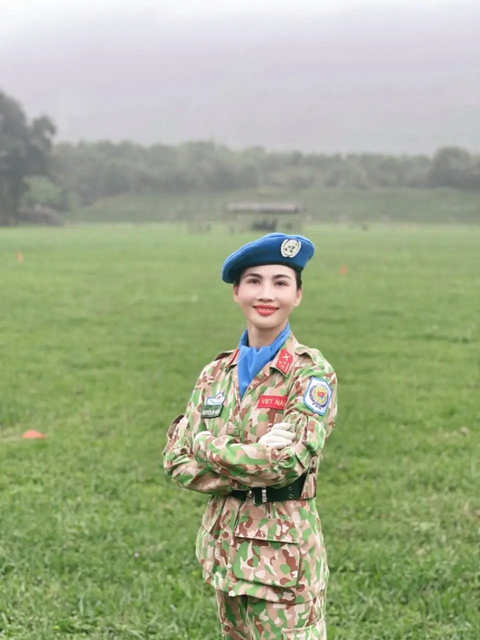 Nữ quân nhân diễn tập