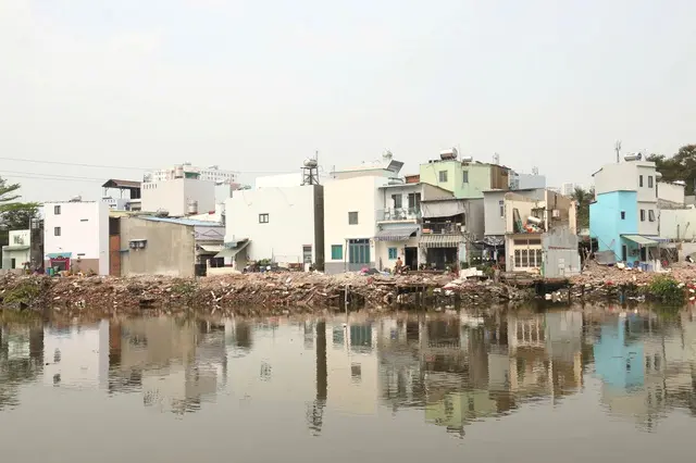 di-doi-nha-ven-kenh