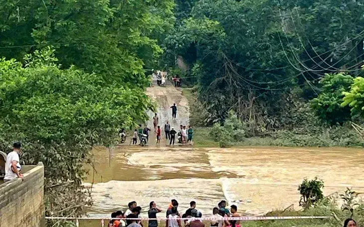 Cầu ngầm Hữu Lũng