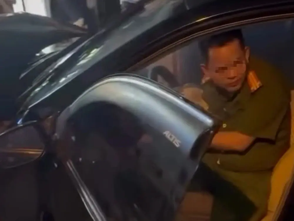 Công an làm việc tại hiện trường