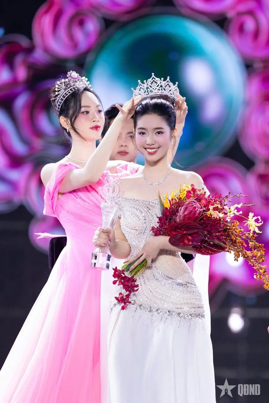 Chân dung Á hậu Châu Anh