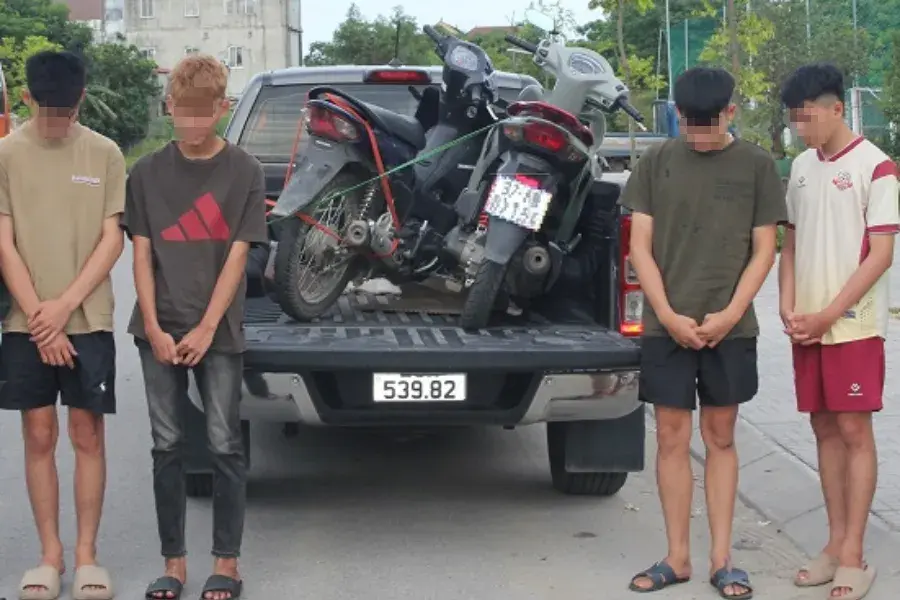 CSGT trích xuất video con em chạy xe đánh võng