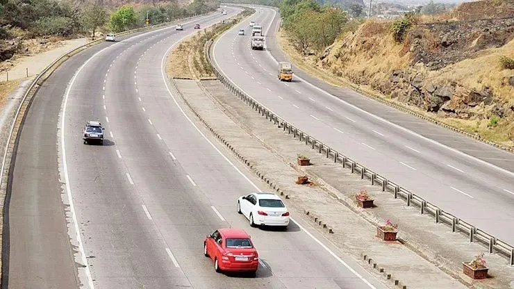 Camera giám sát trên cao tốc Mumbai-Pune