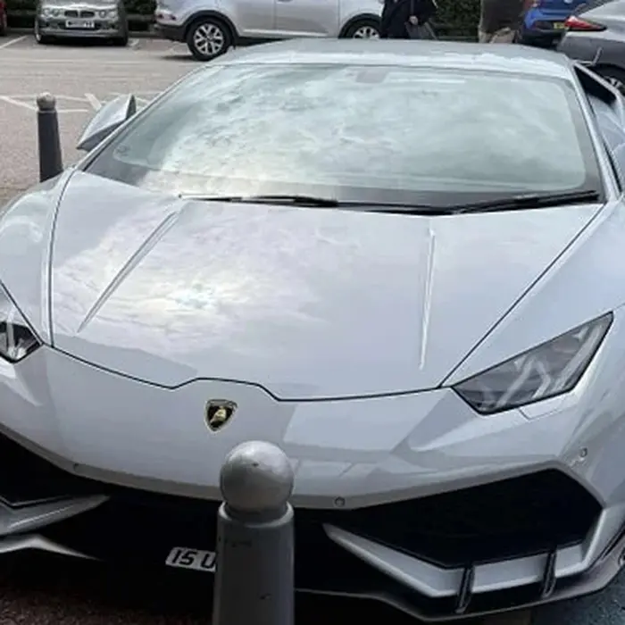 pxlmw5 do xe lamborghini vao o danh cho nguoi khuyet tat 1 17484519819661592461737 278 0 655 720 crop 1748451993109101626688