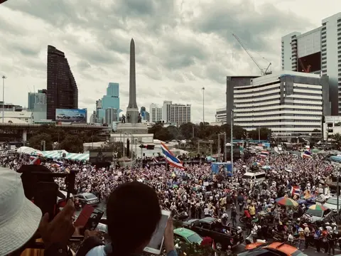 Thử thách chính trị