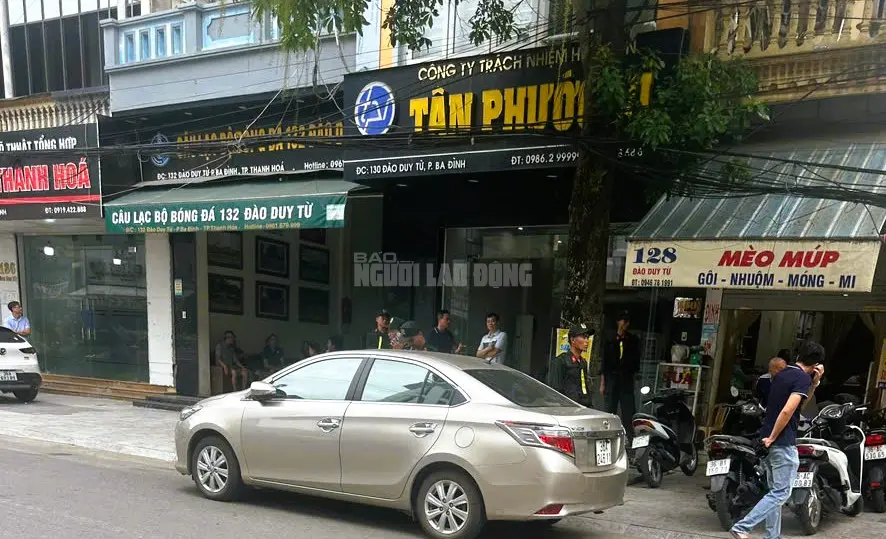 hình ảnh khám xét nhà