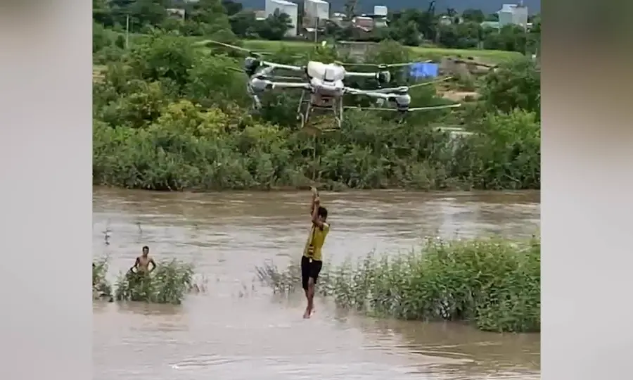 Drone cứu hộ