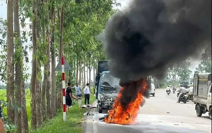 Tình trạng giao thông ùn tắc sau vụ tai nạn