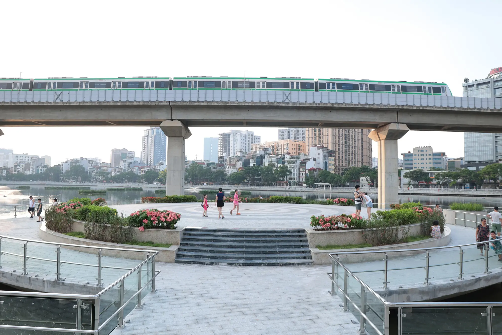 Cận cảnh Hồ Hoàng Cầu
