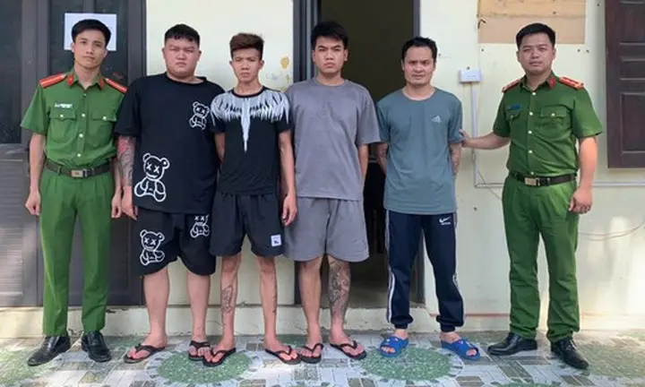 2b4kfb vu bat chu 3 nhan vien quan karaoke nam huyen lo vu bat giu nguoi ep tra no 16571376