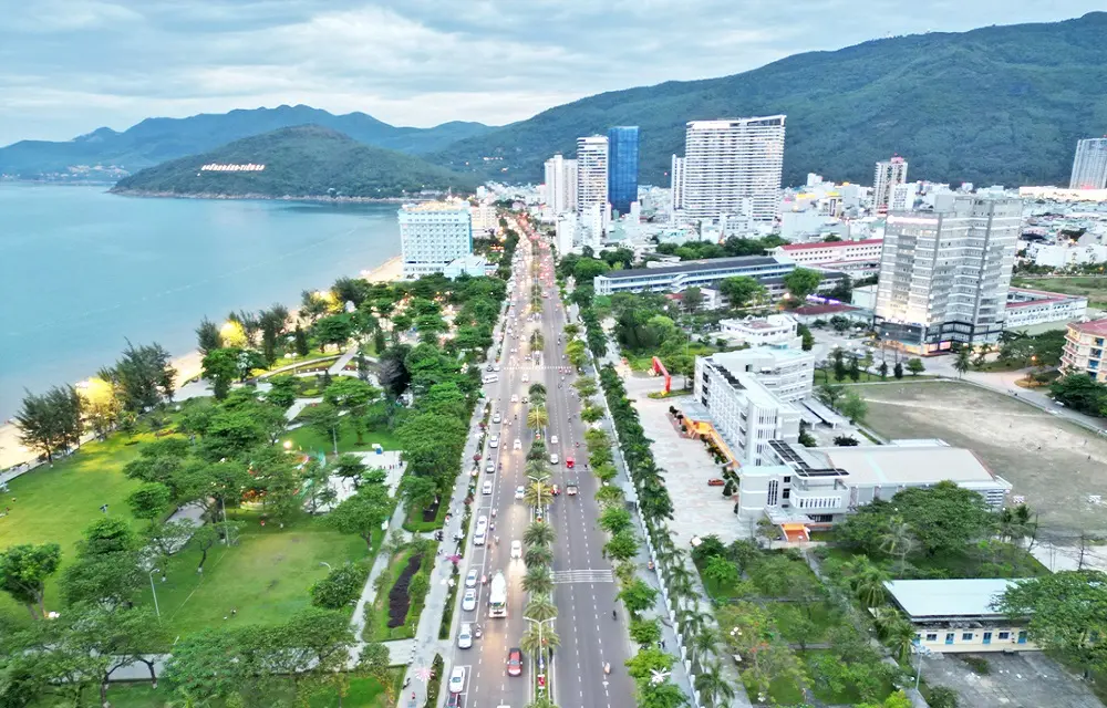 Du khách trải nghiệm các hoạt động biển tại Quy Nhơn