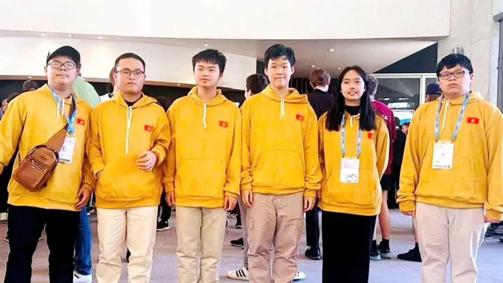 2q0ht1 nam sinh nghe an gianh huy chuong vang olympic nguyen phe edited 1752900605751