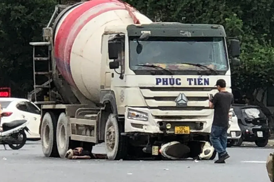 Xe bồn gây tai nạn
