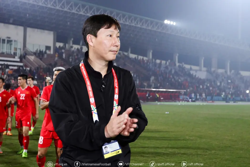 334ip4 tuyen viet nam hlv kim sang sik va nhung cuoc chinh phuc moi 102845