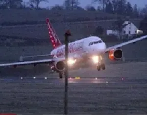 Máy bay Boeing 777 hạ cánh trong bão