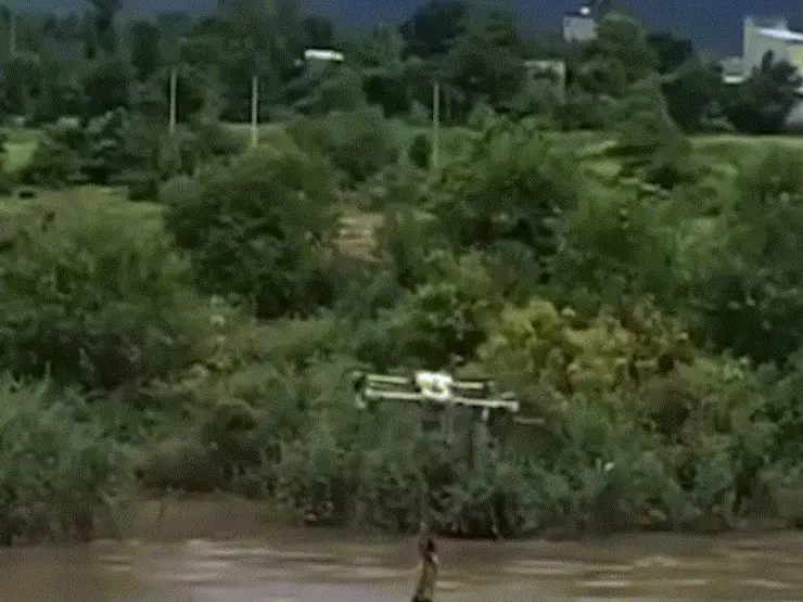 4w0h1t image dai dien gifdrone 1751554759 724 width740height495 gif2mp4 anh cat 4 3
