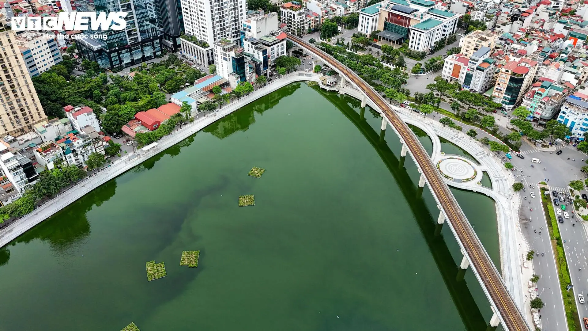 Không gian xanh tại Hồ Hoàng Cầu