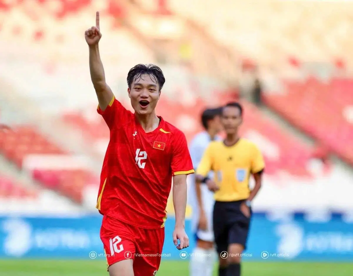8mkxev Xuan 20Bac 20scores 20the 20decisive 20goal 20for 20Vietnam