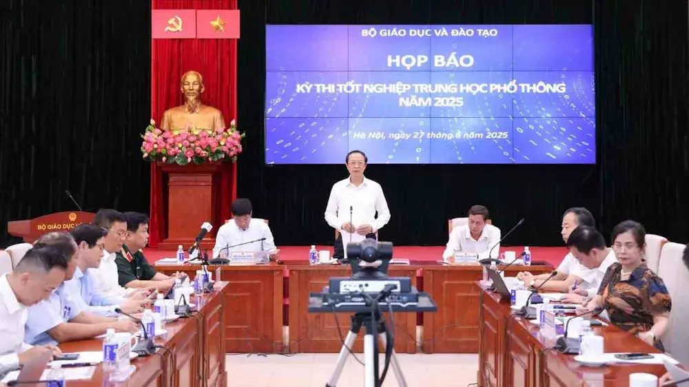 97c3v3_thu-truong-thuong-truc-bo-gd-dt-pham-ngoc-thuong-phat-bieu-tai-hop-bao-748-8841jpg-1751026657736-17510266580441351011769.webp