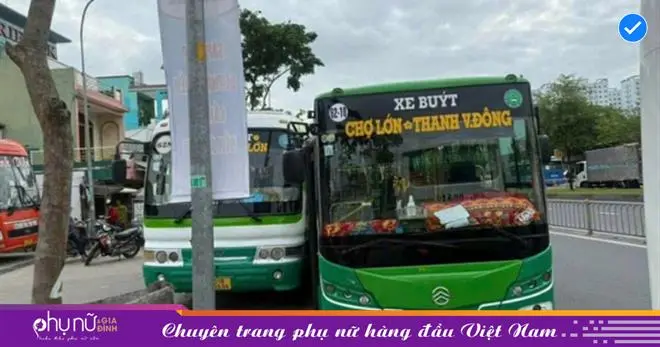 9nigqe clip hai xe buyt chen ep nhau gay tai nan tren duong kinh duong vuong tai xe bi dinh chi cong viec