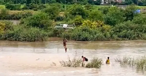 Máy bay không người lái cứu người