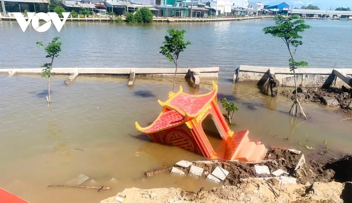 b0ag6i 1 vu sat lo lam hu hai ke ben ngoai mieu