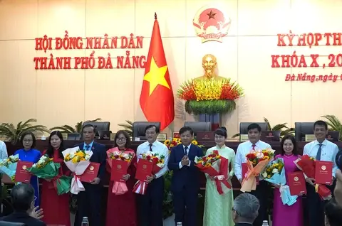 Nhân sự