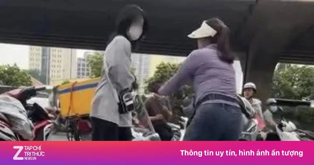 Người phụ nữ bán trà đá