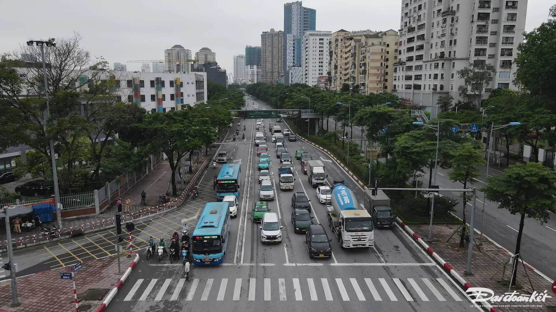 Phân làn cứng trên đường Võ Chí Công