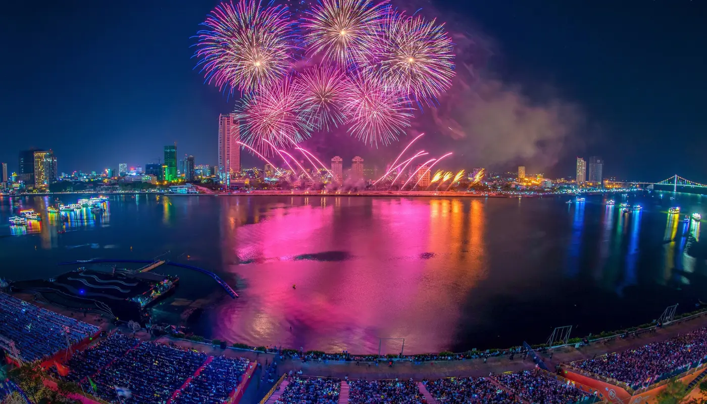 c9hfis lich phao hoa da nang 2025 featured