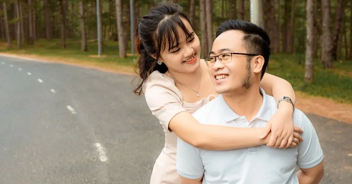 Cán bộ làm thủ tục VNeID