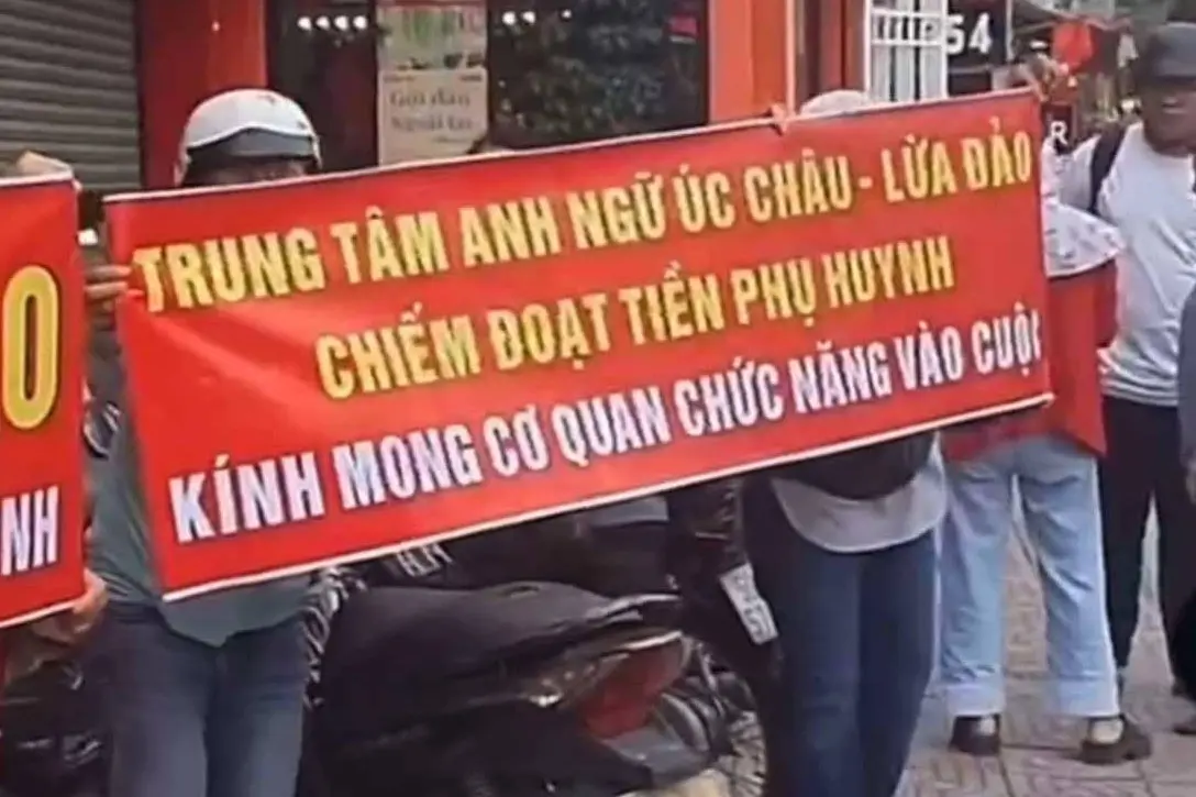 e4gp71 trung tam anh ngu co giam doc bien mat om hang ty dong cua phu huynh 87095