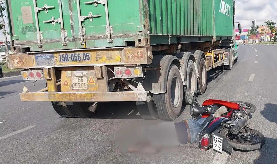 xe container cháy