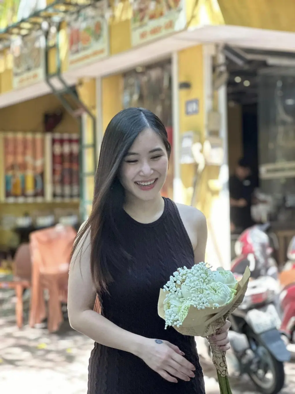 Hương Tràm biểu diễn