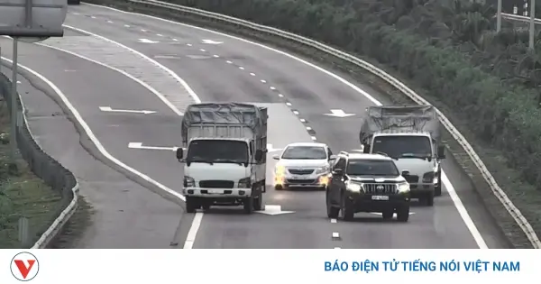 hli9kh_chen_ep_o_to_tren_cao_toc_1.webp