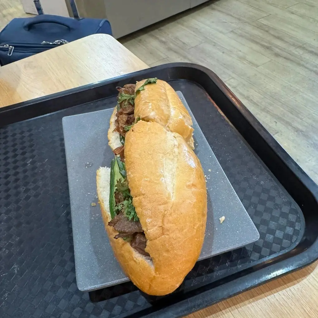 ibb52j banh mi 208000 dong o noi bai su dung thit heo nhap khau tu brazil 1752593158404