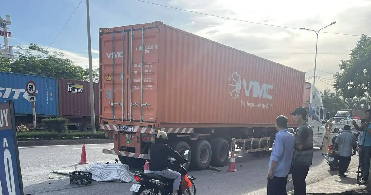 xe container cán xe máy