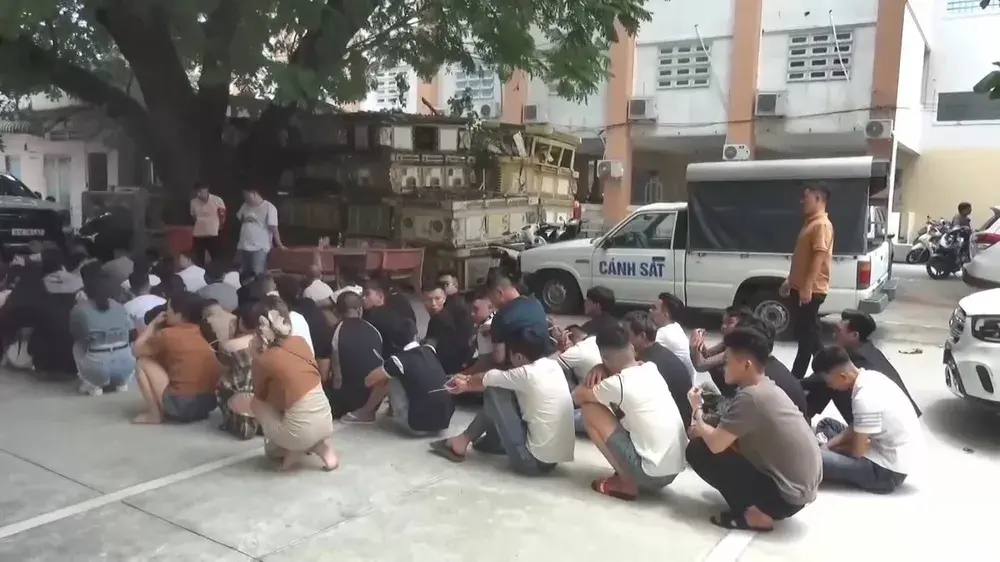 jm33kz cong an tp hcm dot kich 3 quan bar o phuong dong hoa phuong an phu va phuong vung tau 1 9404 4039.jpg