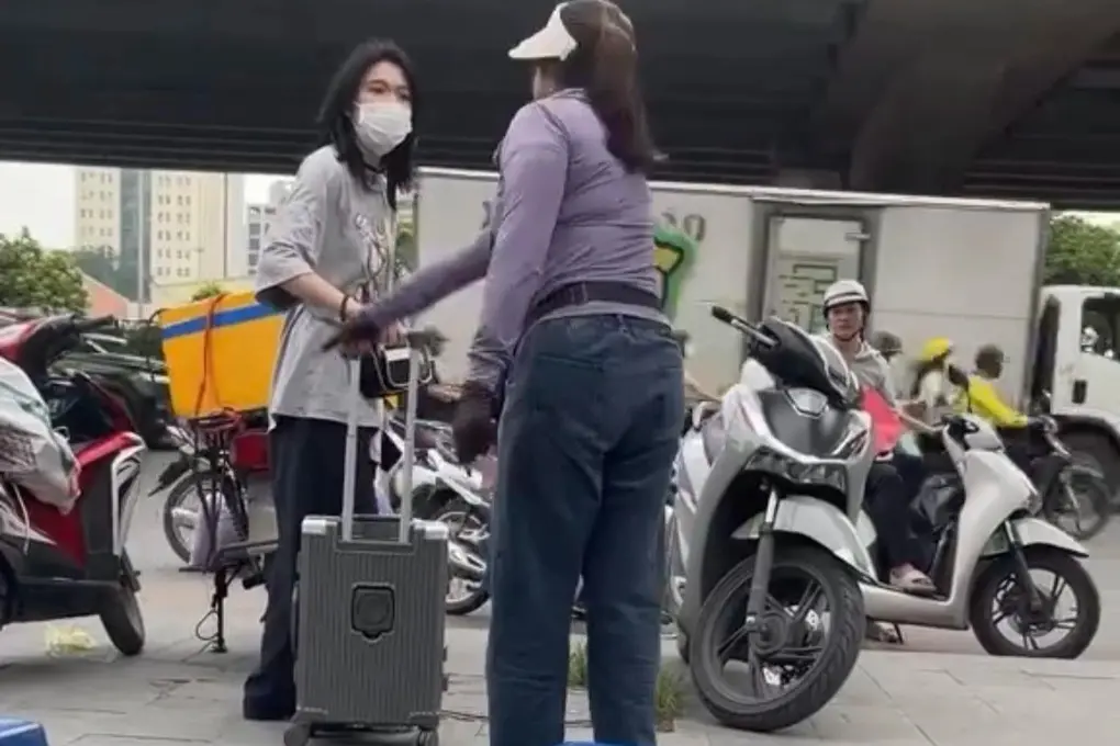 Cô gái bị đuổi