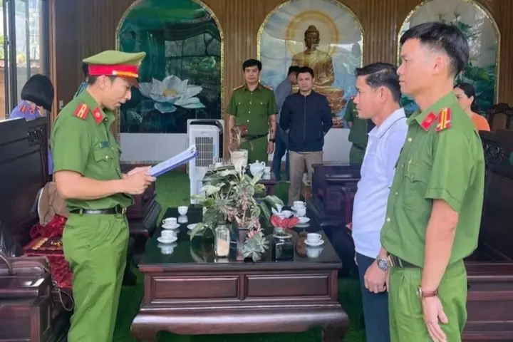 Bắt tạm giam giám đốc công ty mỹ phẩm giả