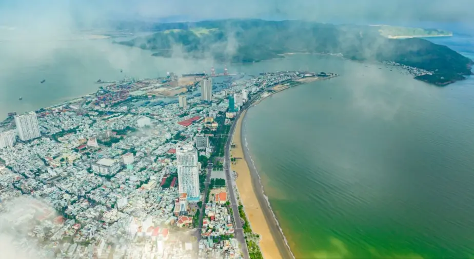 kzsjx6_toan-canh-mot-quy-nhon-thanh-binh-xinh-dep-nhin-tu-flycam-1698461474.webp