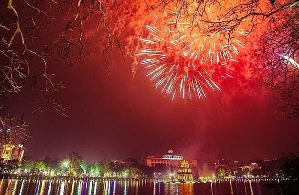 mzmv2i ban phao hoa ha noi 2226 7217.jpg
