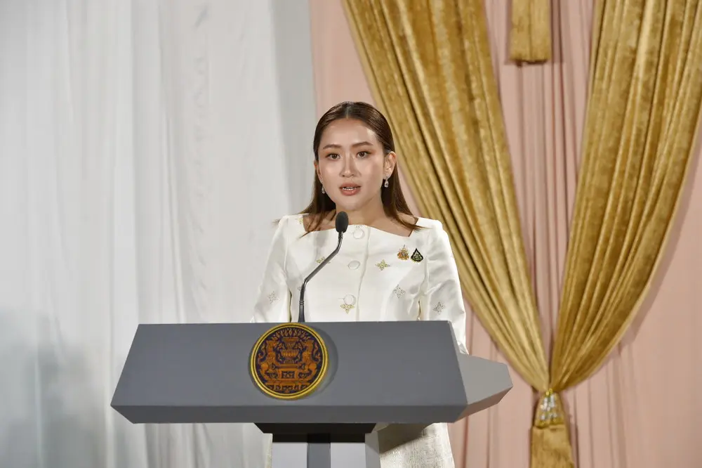 n6sz5y paetongtarn shinawatra 2279