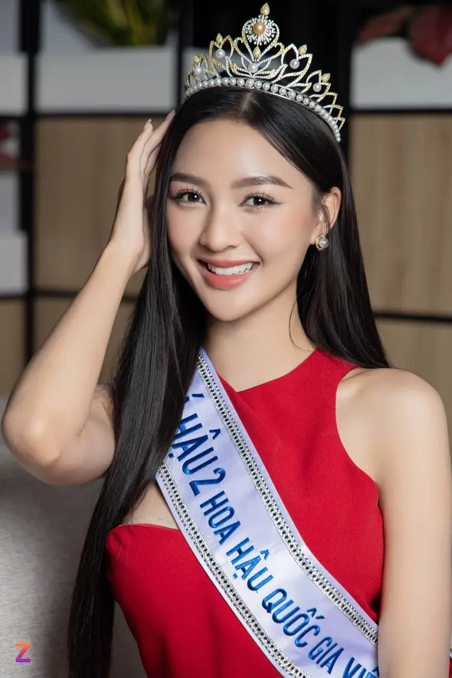 Á hậu Đỗ Cẩm Ly trên sân khấu