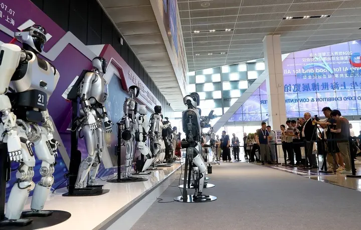 noou7y_robot-hinh-nguoi-01-11105551.webp