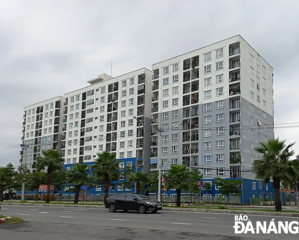 Người dân xếp hàng nộp hồ sơ mua nhà ở xã hội An Trung 2