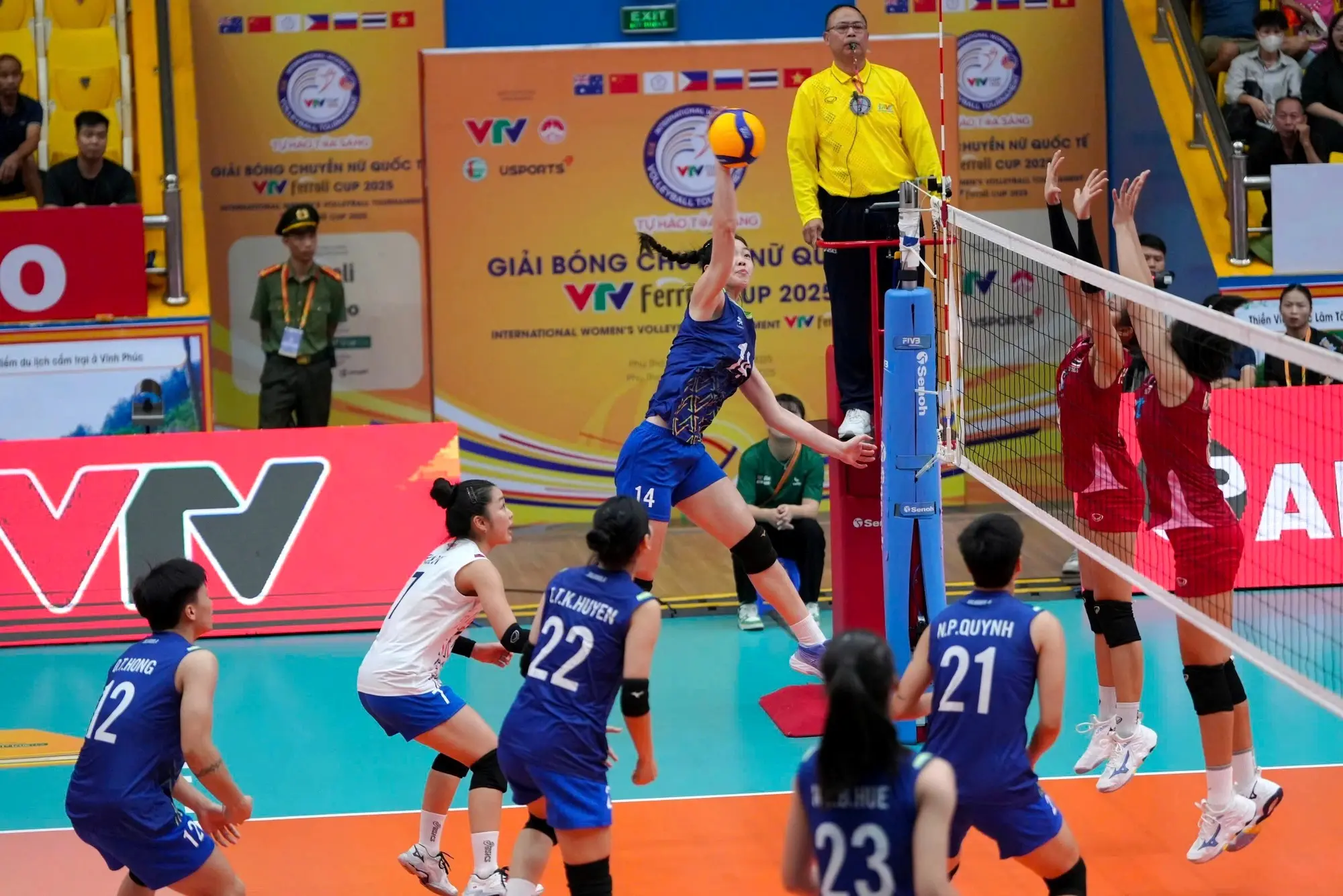 Toàn cảnh trận đấu bóng chuyền nữ VTV Cup 2025
