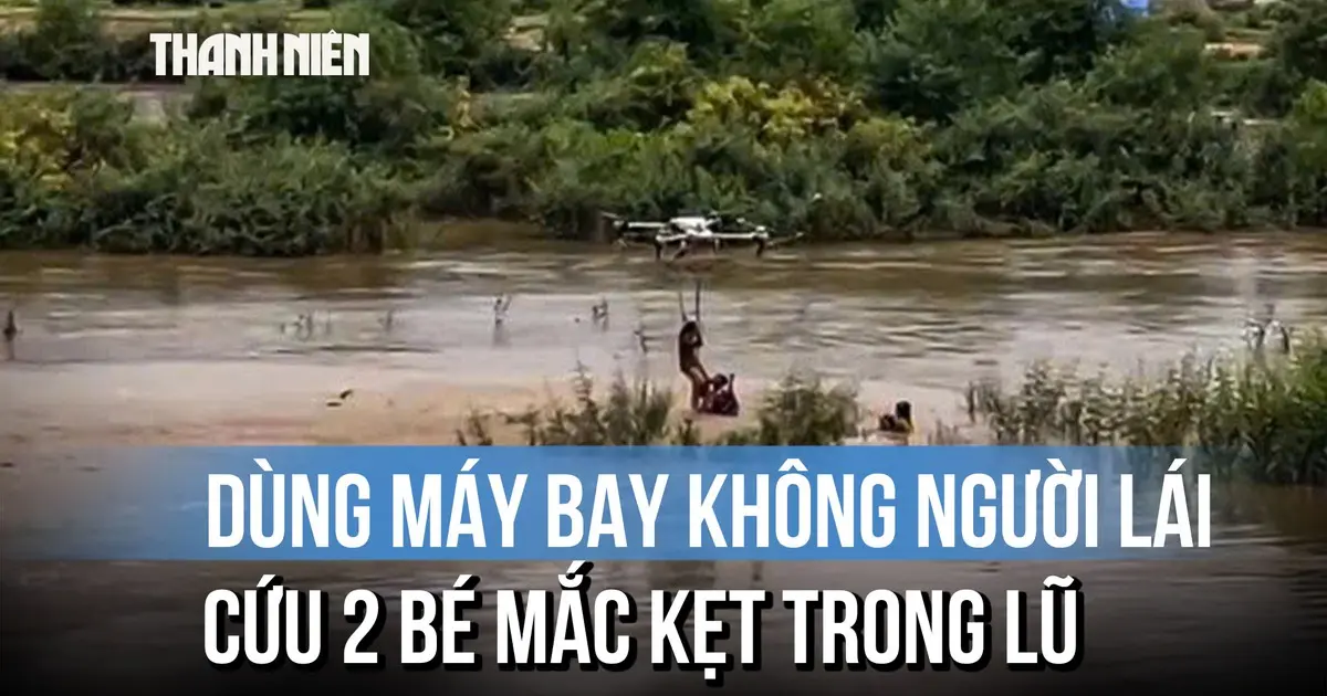 Hai cháu nhỏ được kéo bằng drone