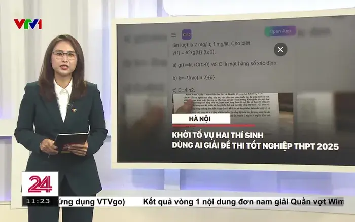 Thí sinh chụp ảnh đề thi